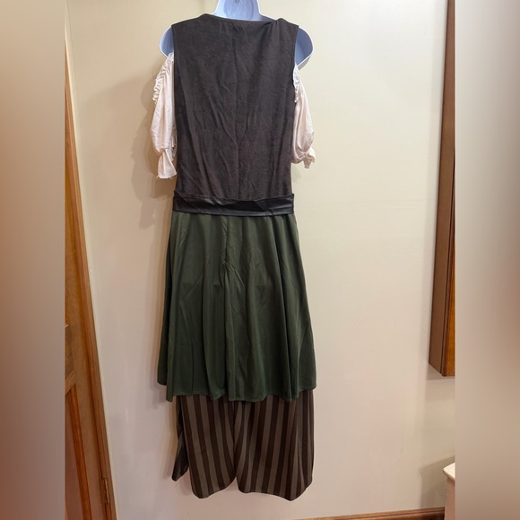 California Costume Tavern Wench costume - Picture 3 of 4